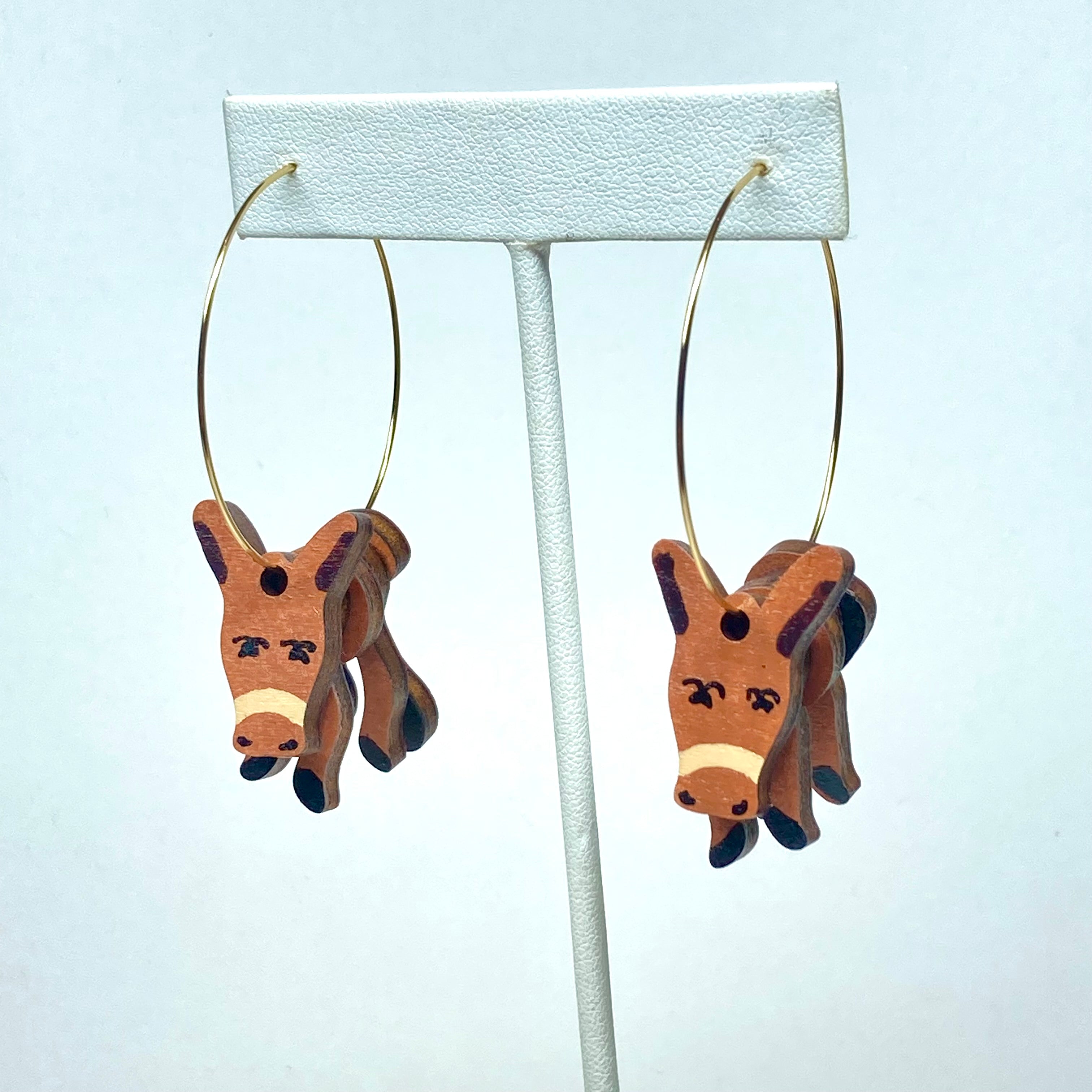 TROTTING MULE WOODEN EARRINGS | Regular Brown