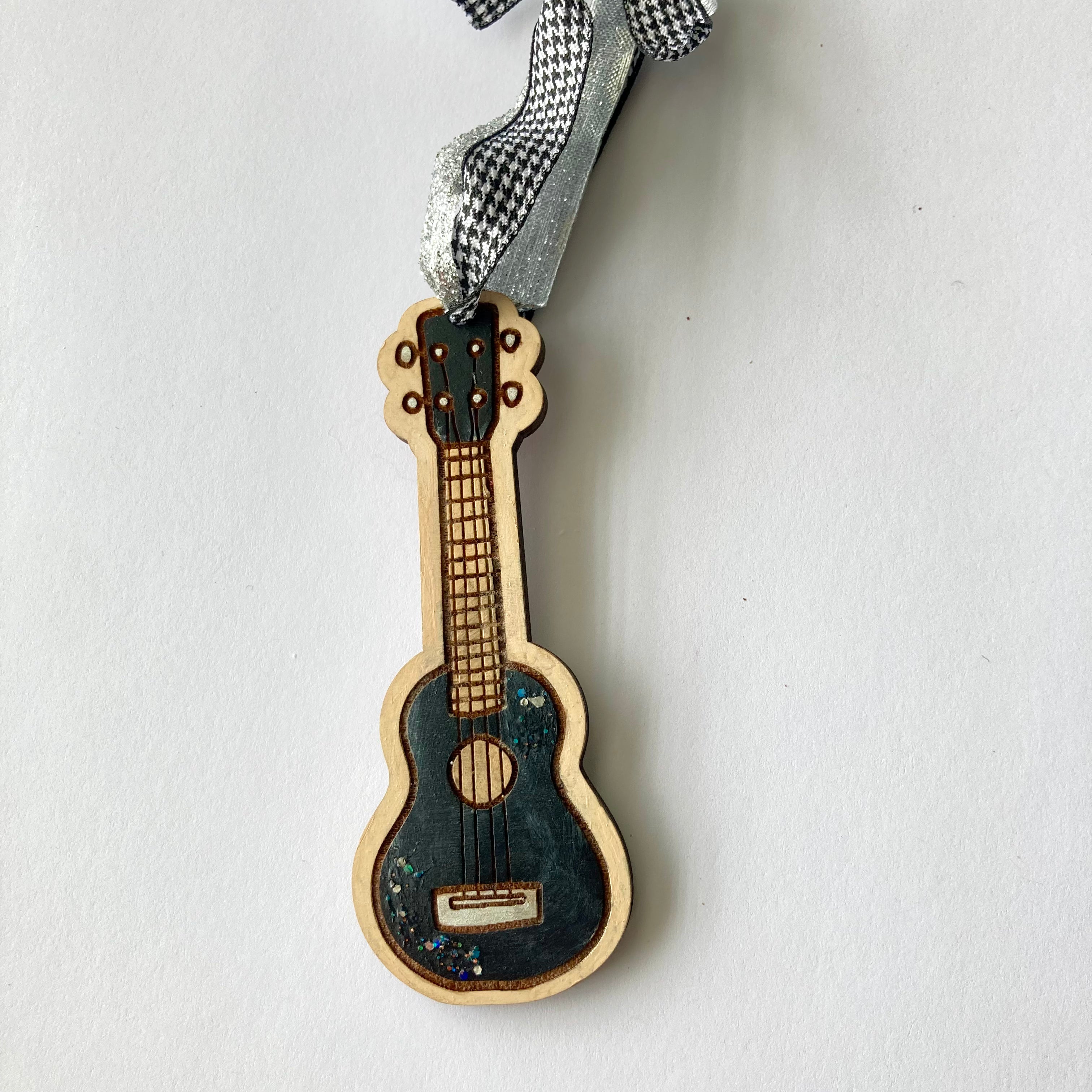 BLACK GUITAR ORNAMENT