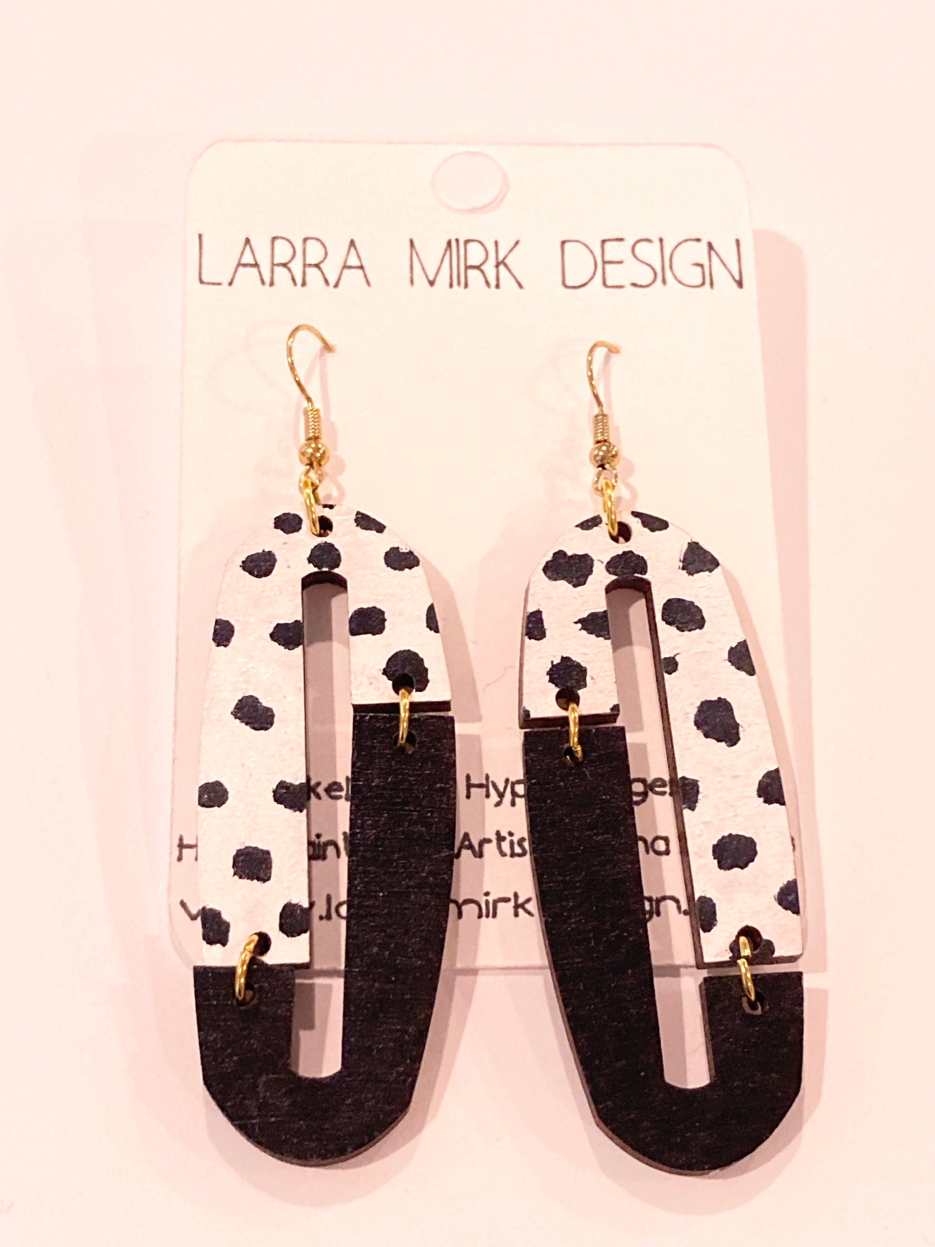 LEXI | Back and White