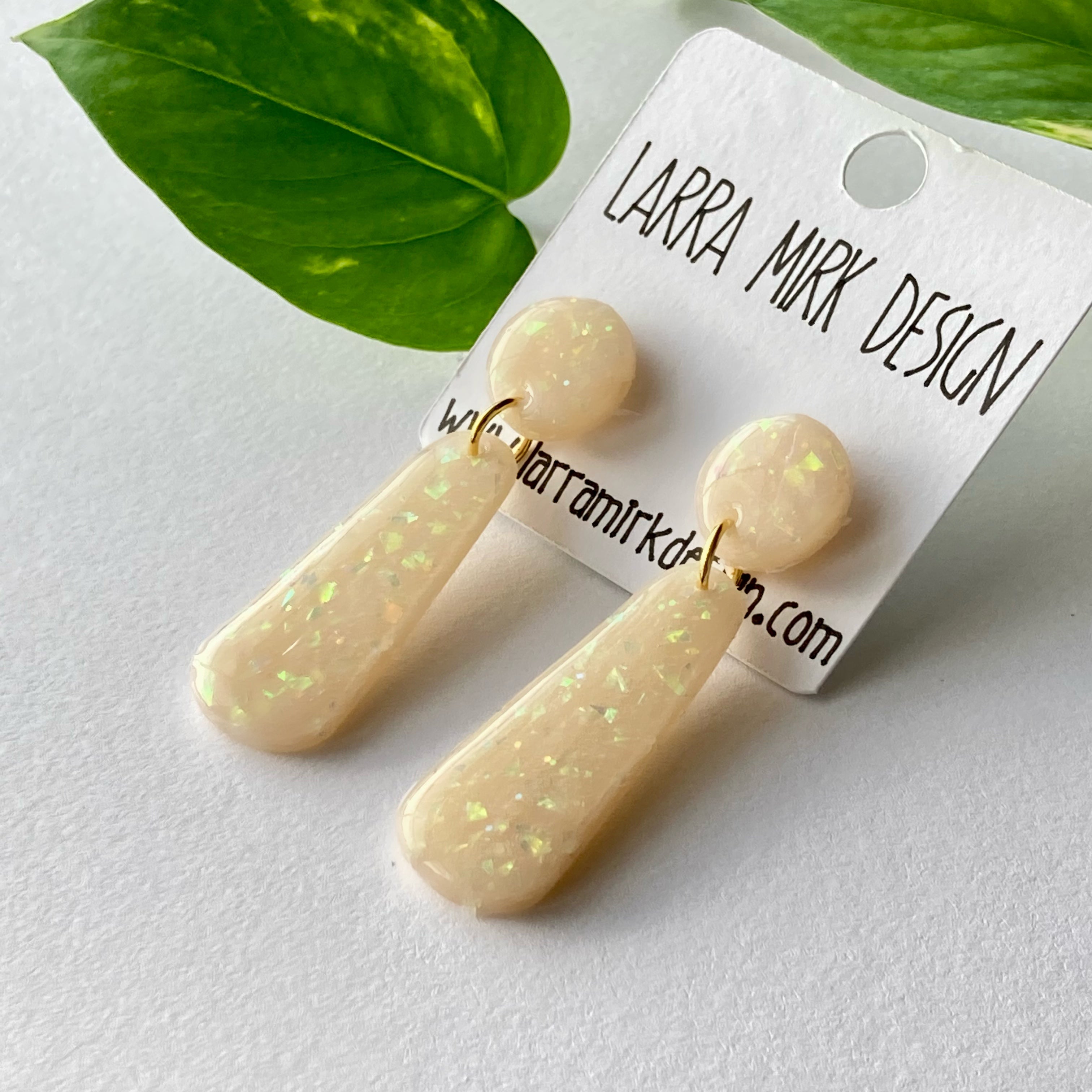 PATSY RESIN EARRINGS | Opal