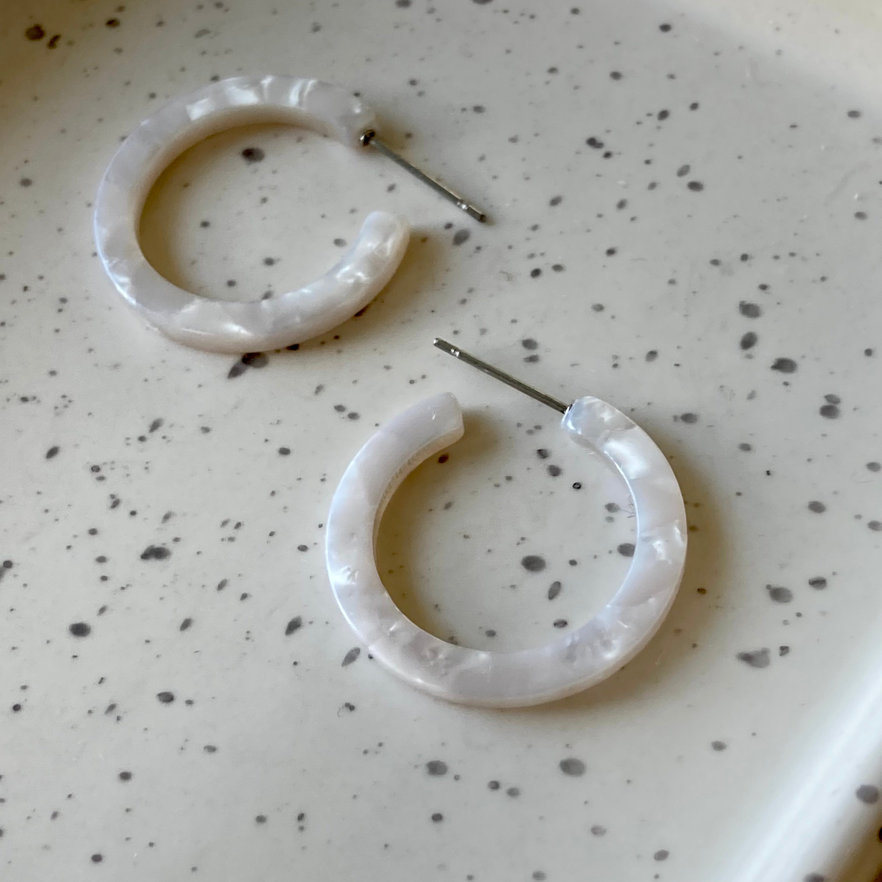 DARWIN HOOPS | Opal White  Tortoise