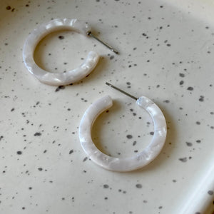 DARWIN HOOPS | Opal White  Tortoise
