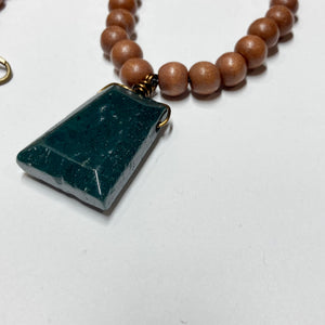 DEEP GREEN AGATE NECKLACE
