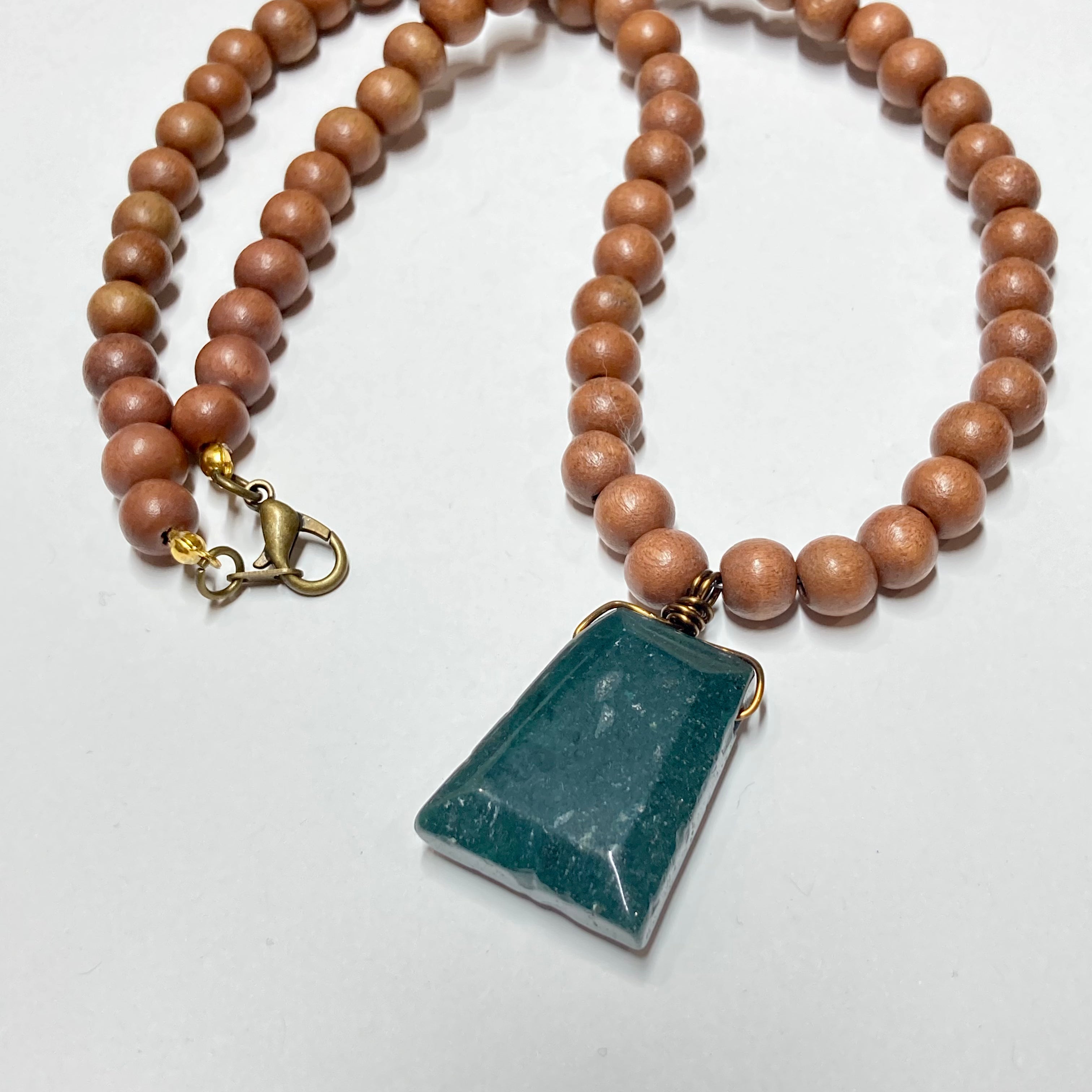DEEP GREEN AGATE NECKLACE
